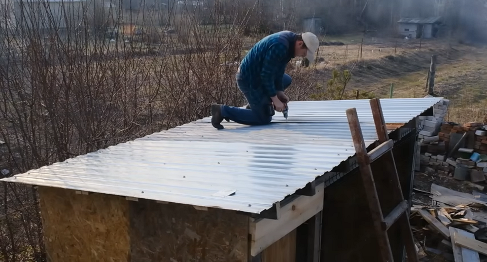 Покрокова інструкція з будівництва вольєра для собаки, етап встановлення стін