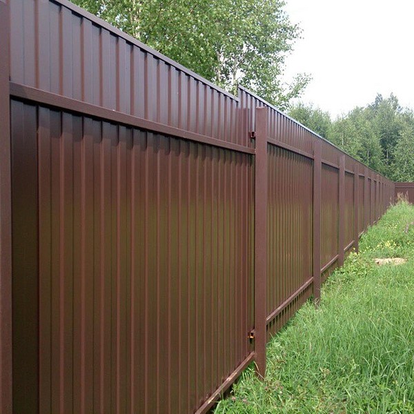 Схема встановлення забору з профнастилу: покрокова інструкція та розрахунок матеріалів 2026