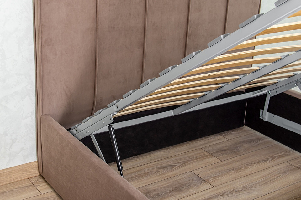 Ліжко з підйомним механізмом своїми руками: етапи збирання з детальними фотографіями та інструкціями.