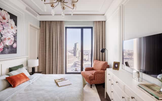 Вбудовані меблі на замовлення в квартирі в стилі американська класика.