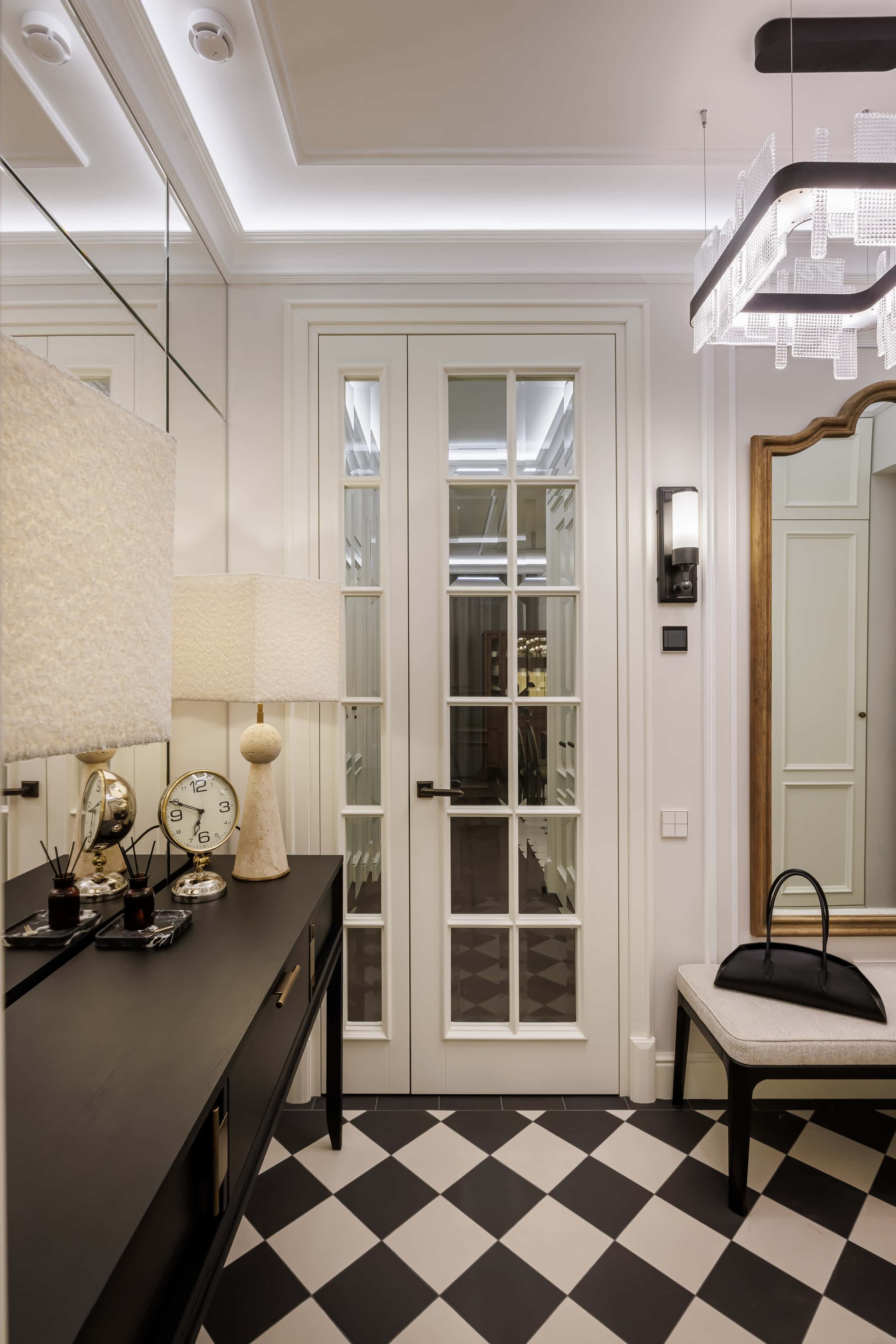 Американська класика в інтер'єрі: обідня зона з вишуканими меблями.