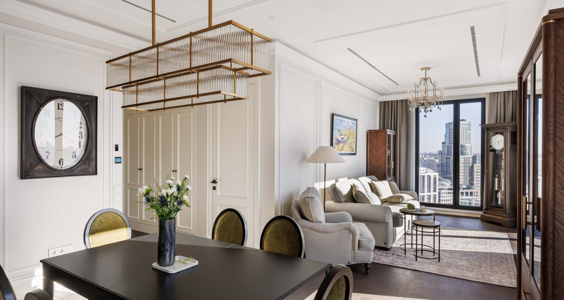 Інтер'єр квартири 2026: сучасний дизайн з використанням золотих деталей.