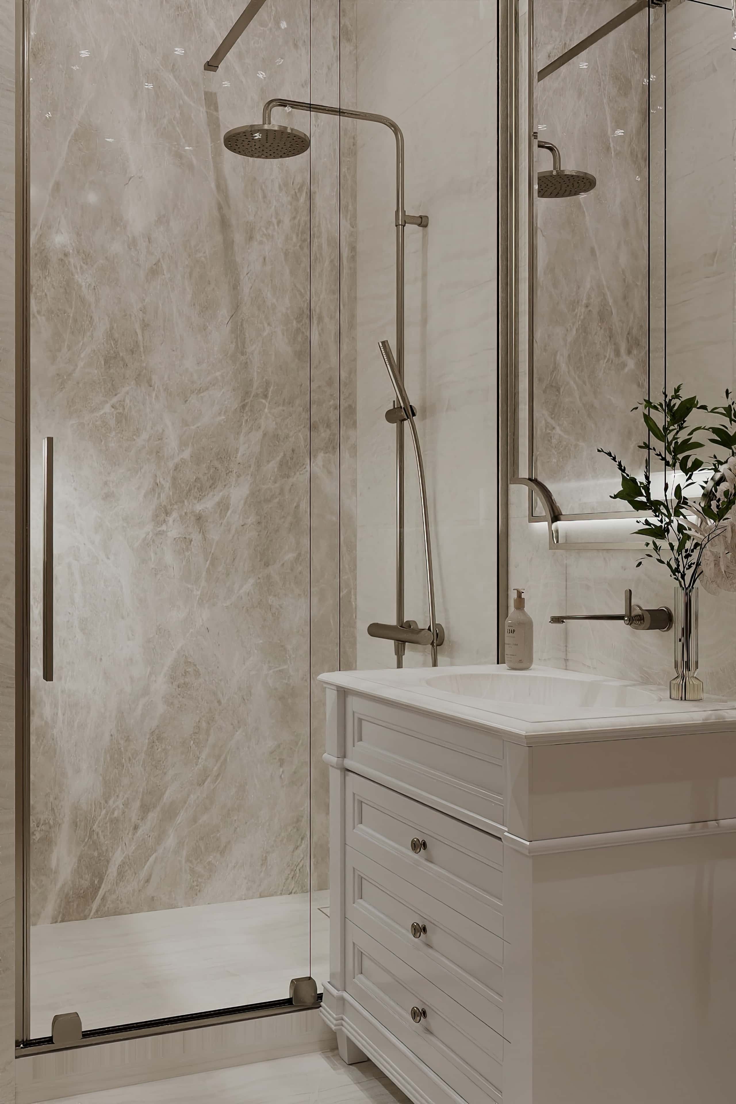 Розкішний дизайн ванної кімнати 2026 у неокласичному стилі з чоловічими акцентами