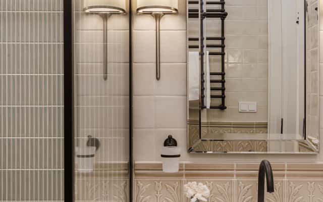 Золоті акценти в інтер'єрі квартири 2026: натхнення для преміум дизайну.