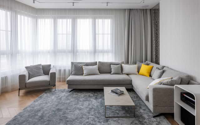 Ремонт квартир 2026: сучасний дизайн коридору з використанням дзеркал та освітлення.