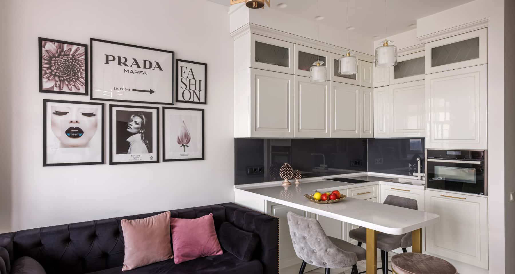 Сучасний дизайн інтер'єру квартири 2026 з продуманим освітленням та декором.