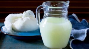 Молочна сироватка в саду: покрокова інструкція для пишного врожаю у 2026 році