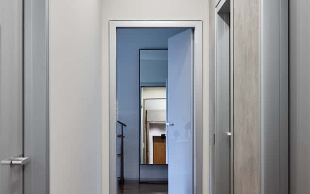 Кімната в трикімнатній квартирі: дизайн 2026 з акцентним освітленням