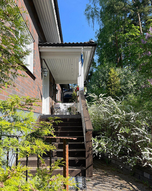 Ландшафтний дизайн зі спіреєю: використання для створення живої огорожі, розділення зон.