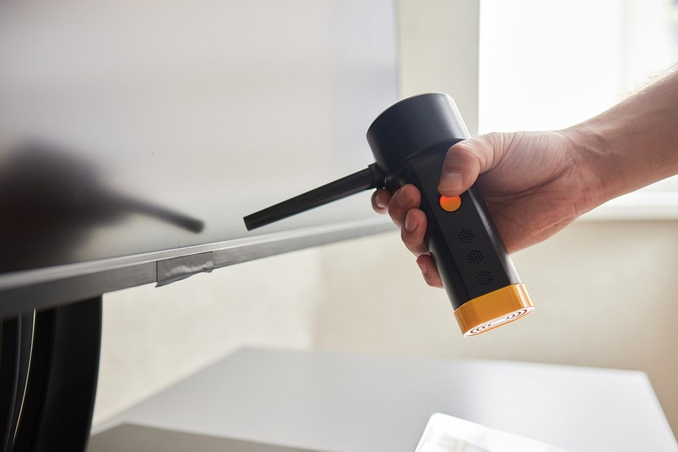 Розумне прибирання Гаджети для прибирання з інтелектуальним управлінням через смартфон: зручність та контроль.