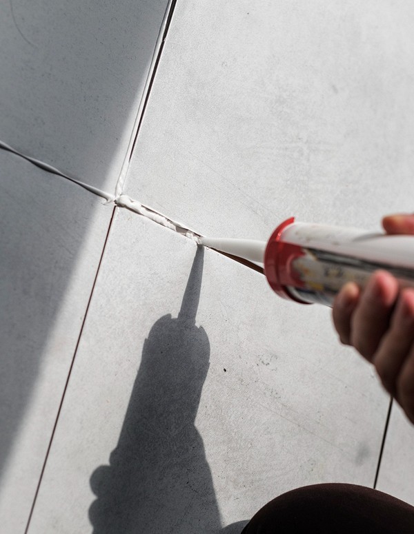 Підготовка стіни Підготовка поверхні: важливий етап перед приклеюванням МДФ панелей на стіну.