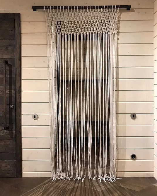 Бамбукові штори Альтернатива дверям: використання бамбукових штор для зонування кімнати.