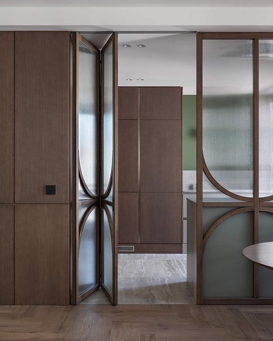 Нитяні штори замість Заміна дверей на нитяні штори в інтер'єрі маленької квартири: стильно та економно.