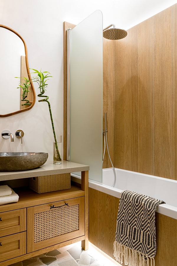 Ванна чи душ: вибір Вибір між ванною та душем: дизайн ванної кімнати з вікном