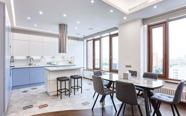 Мінімалізм в деталях Мінімалістичний дизайн 4-кімнатної квартири з акцентом на функціональність та простоту форм.