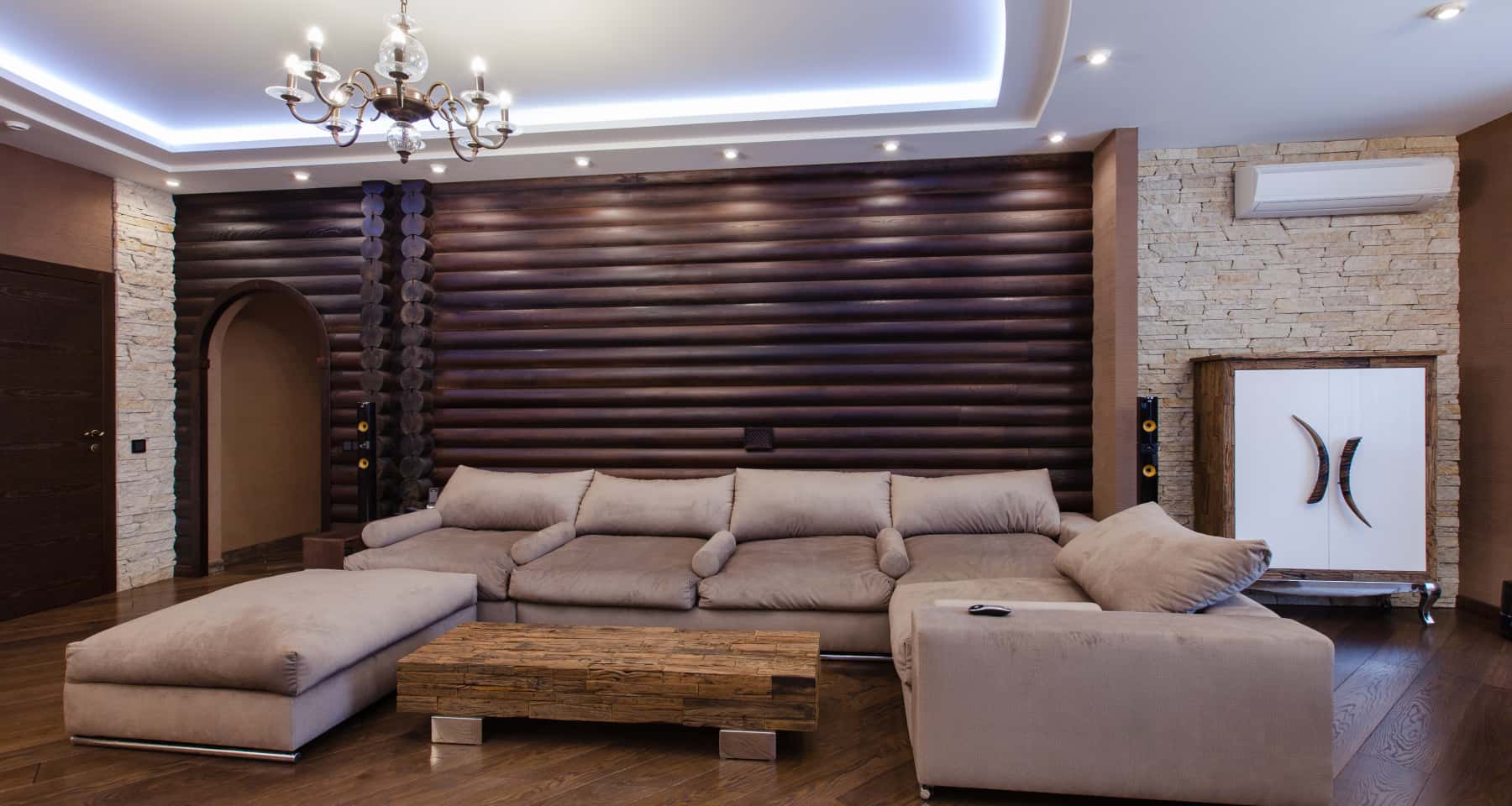 Кухня: Темний модерн Інтер'єр кухні в темних тонах з акцентом на сучасних технологіях та освітленні