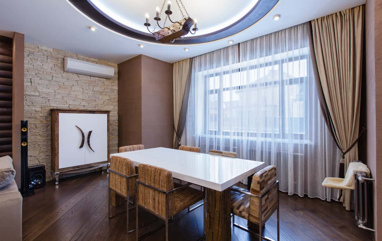 Темний шик в деталях Розкішний дизайн інтер'єру в темних тонах з використанням темного дерева