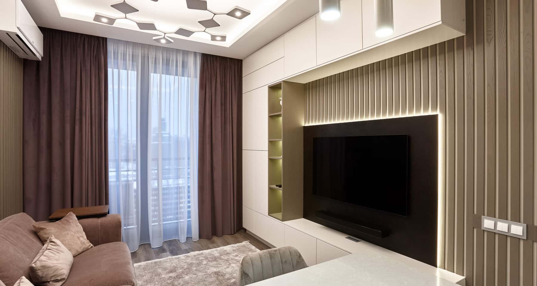 Дизайн двокімнатної квартири з великою вітальнею та обідньою зоною.