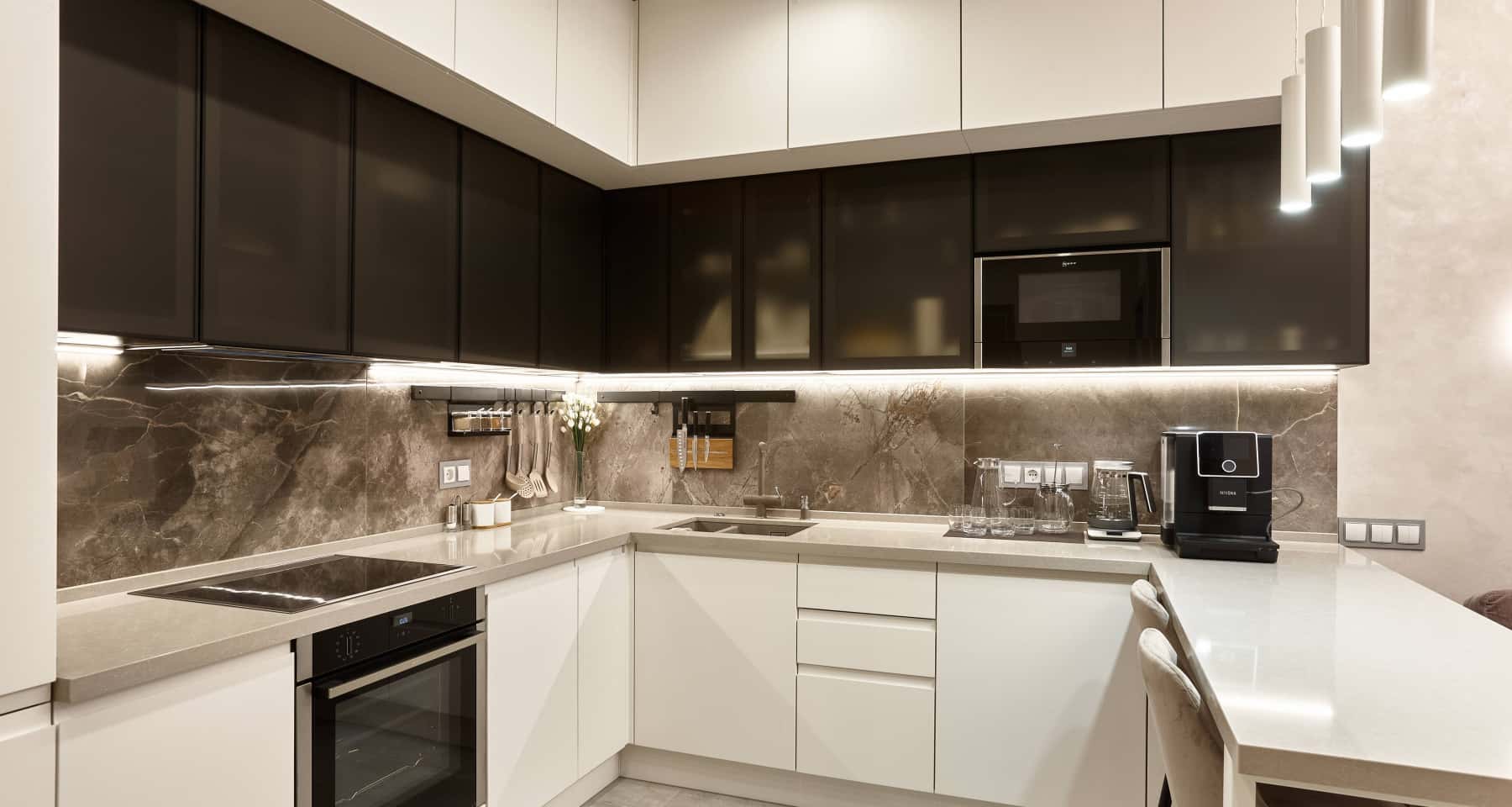 Дизайн двокімнатної квартири 65 м² в стилі неокласика 2026.