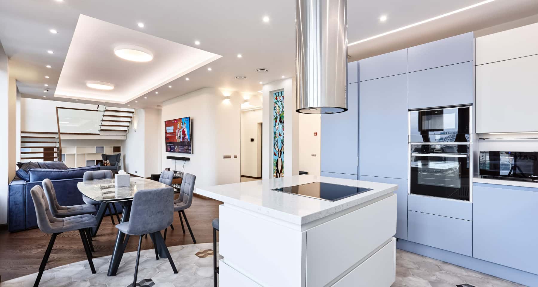 Стильна стеля з гіпсокартону Сучасний дизайн стелі з гіпсокартону з прихованим освітленням у вітальні