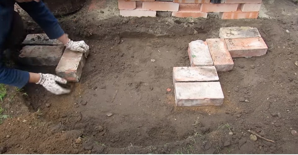 Садова доріжка з плитки Приклад реалізації садової доріжки з використанням матеріалів для тротуарної плитки