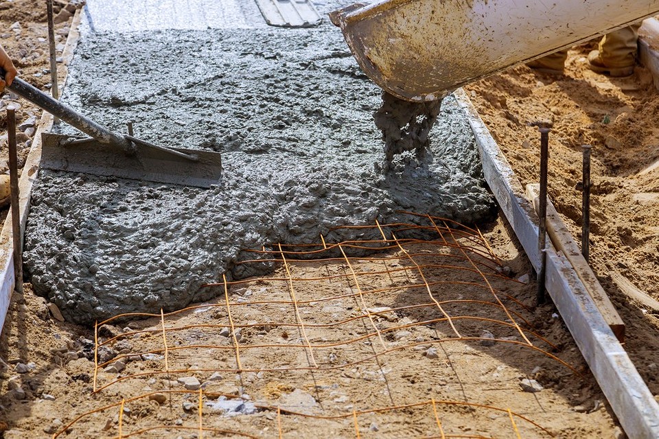 Краса та зручність Приклади вдалого облаштування доріжок в теплиці, різні матеріали та дизайн.