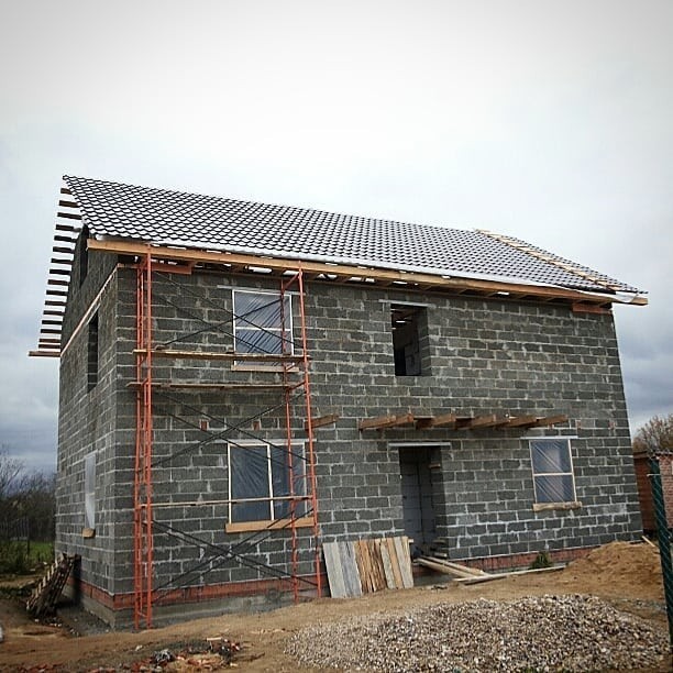 Порівняльна таблиця матеріалів для будівництва дому 2026: газобетон, кераміка, каркас