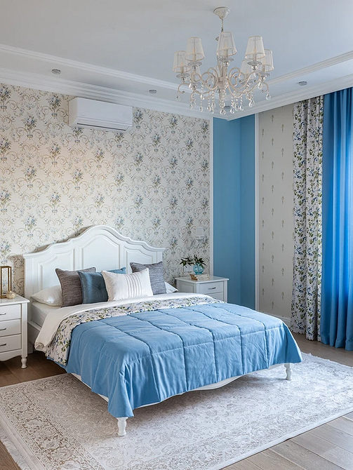 Світлий інтер'єр Дизайн кімнати з комбінацією світлих шпалер та яскравих акцентів, поєднання кольорів 2026