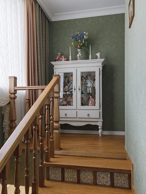 Нейтральний фон, яскраві меблі Інтер'єр з поєднанням нейтральних шпалер та меблів яскравого кольору, стиль 2026