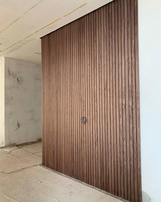 Вологостійкі декоративні рейки: ідеальне рішення для ванної кімнати та кухні