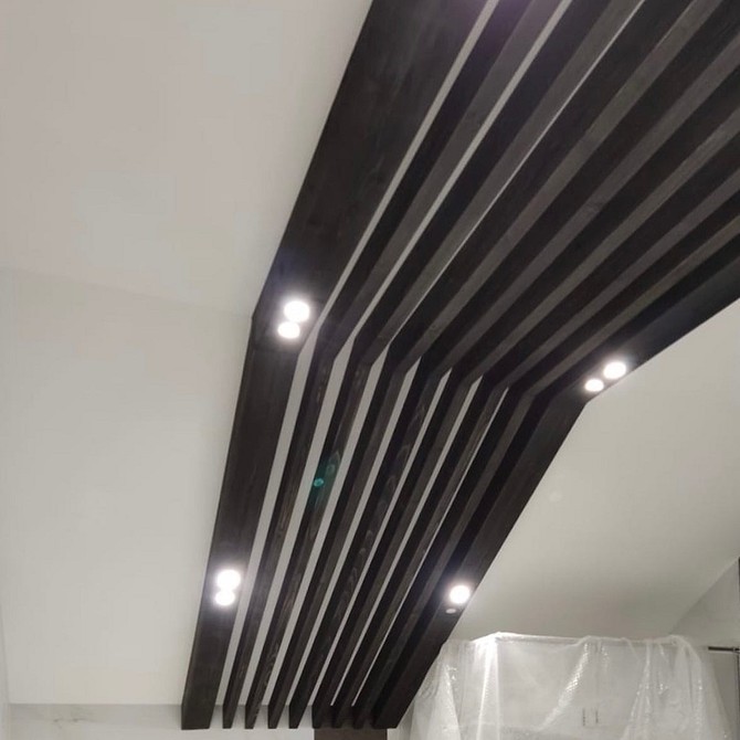 Монтаж декоративних рейок на стіну: інструкція з встановлення для затишного інтер'єру 2026