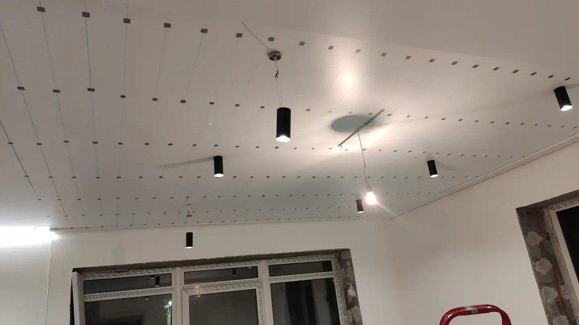 Професійний монтаж декоративних рейок: поради та рекомендації від експертів