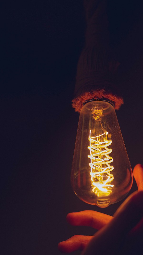 Сучасне вуличне освітлення Вуличне освітлення 2026: сучасні датчики руху для економії енергії вночі.