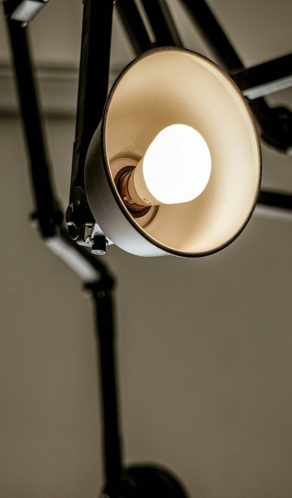 Датчик для розумного дому Датчик руху для розумного дому: інтеграція в систему автоматичного освітлення.