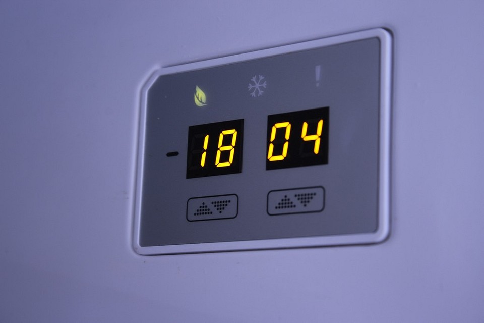 Налаштування температури дисплею Дисплей холодильника з налаштуваннями температури, що впливають на зберігання продуктів