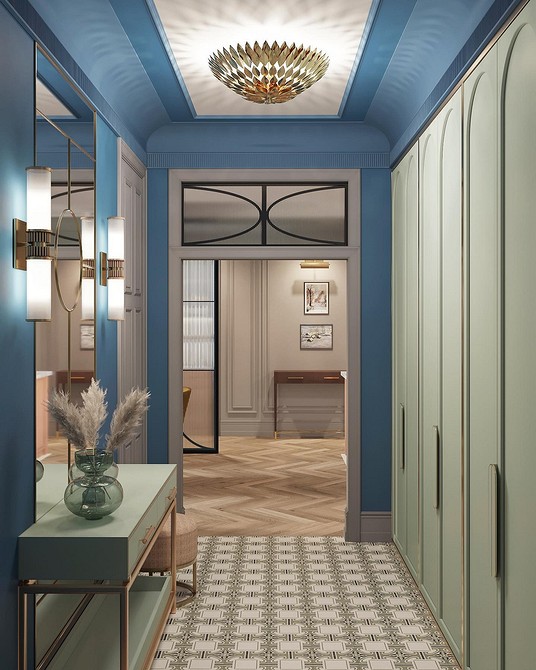 Інтер'єр кімнати: приклад поєднання сірого плінтуса, стін та ламінату.