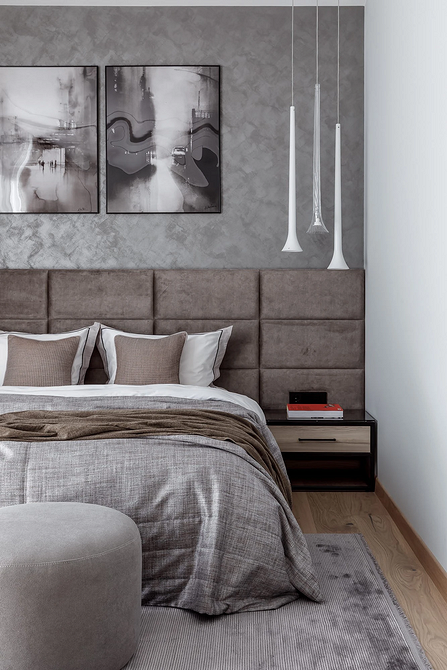 Інтер'єр кімнати з плінтусом, підібраним в колір стін для гармонії