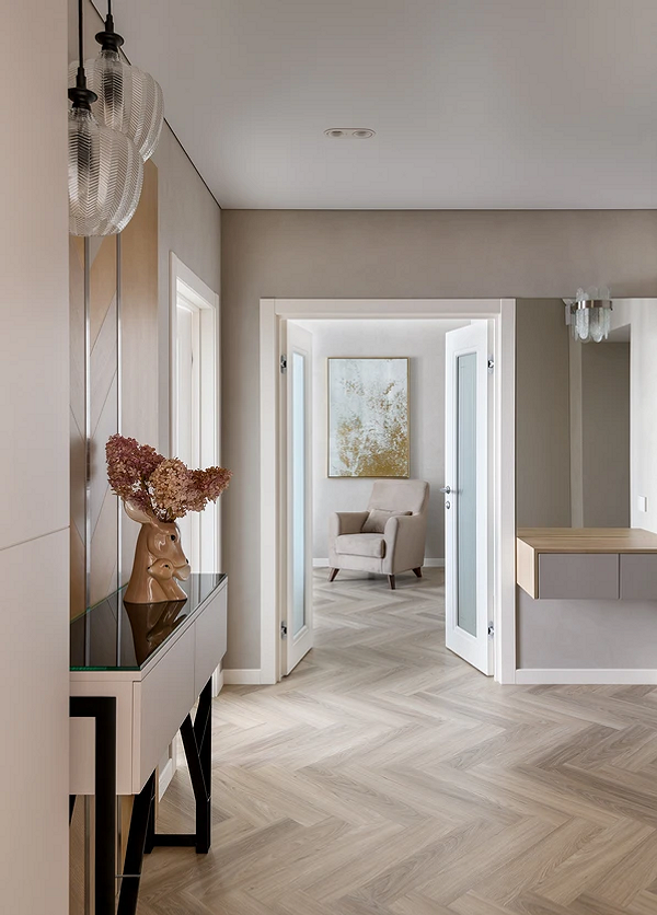 Плінтус в тон стін: візуальне збільшення простору кімнати та маскування дефектів