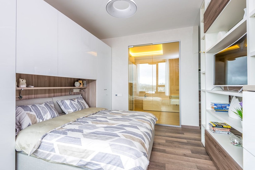 Використання плінтуса для захисту стін від пошкоджень та забруднень в коридорі.