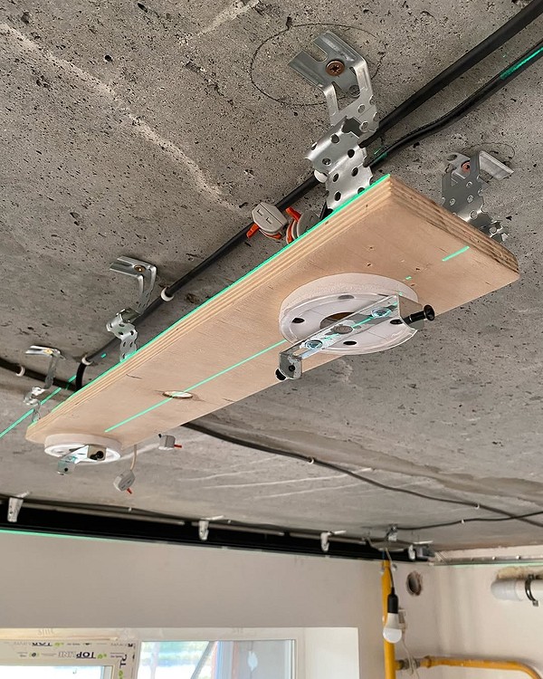 LED стрічка: підсвітка Приклад використання LED стрічки для підсвічування натяжної стелі в сучасному інтер'єрі.