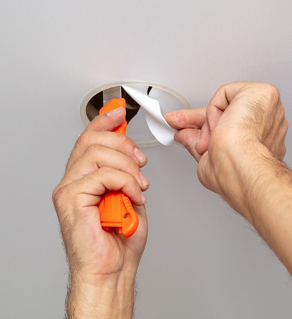 Безпечні LED лампи Вибір безпечних ламп для натяжної стелі: LED лампи для довговічного освітлення.