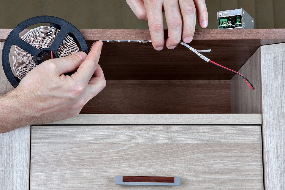 LED стрічка на кухні Світлодіодна стрічка на кухні: ідеї для підсвічування робочої зони та декору