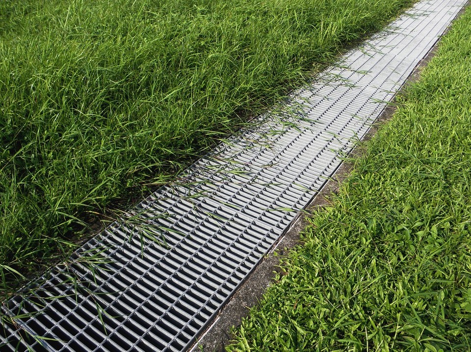 Дренаж: етапи створення Етапи створення дренажу ділянки своїми руками: траншея, геотекстиль, труби