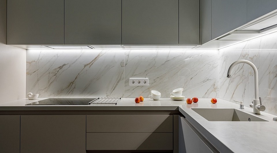 LED підсвітка своїми руками Самостійна установка LED підсвітки під кухонні шафки: інструкція та поради 2026