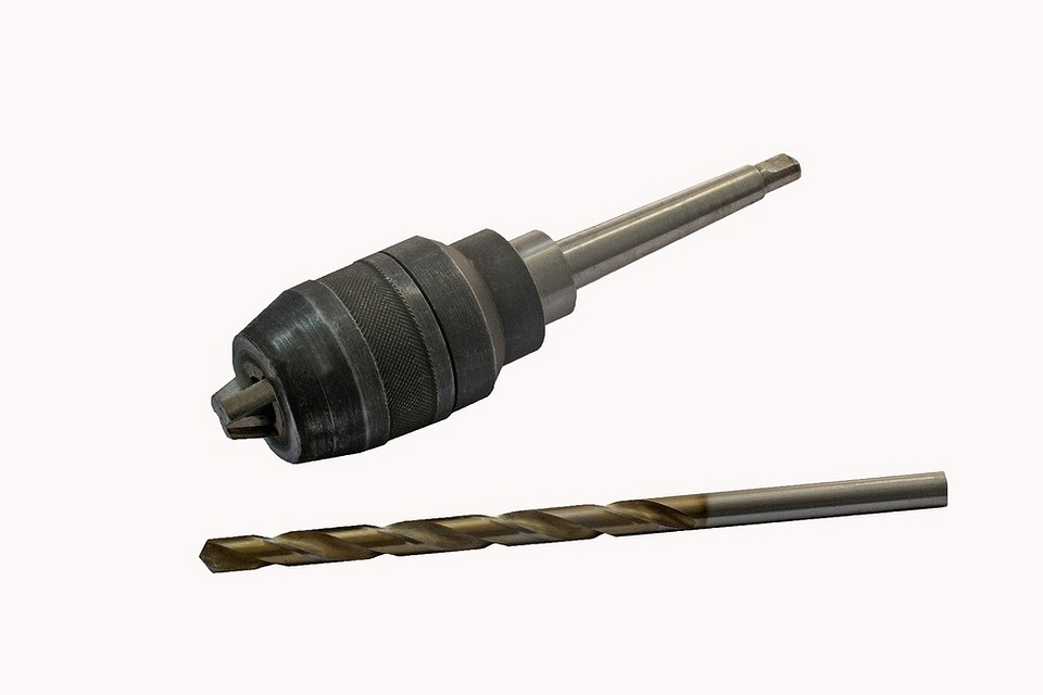 Металевий патрон дриля Металевий патрон дриля крупним планом, підготовка до заміни.