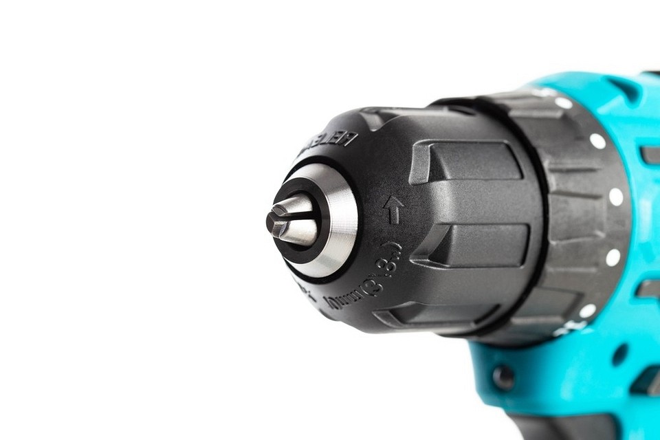 Старий і новий патрон Порівняння старого та нового патронів дриля перед встановленням.