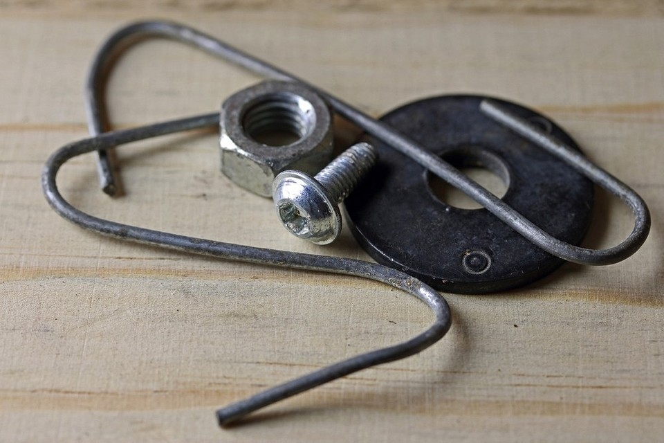 Чистка плитки для повторного використання Очищення плитки від залишків клею після демонтажу.