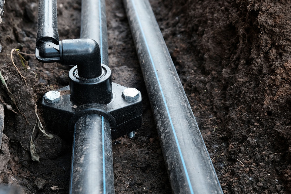 Надійне з'єднання ПНД Приклад з'єднання ПНД труб: якісні фітинги забезпечують надійність системи.