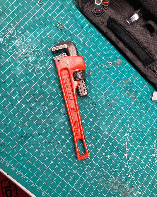 Поради від майстра Пошкоджений болт крупним планом: поради майстра щодо викручування заклинилих болтів