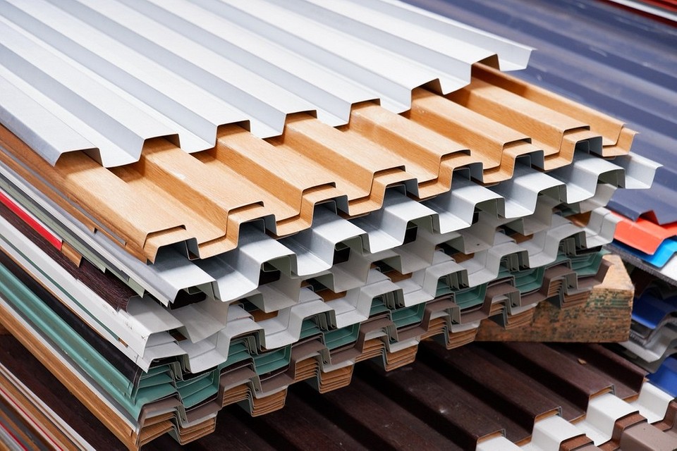 Інструменти для монтажу Інструменти для монтажу профнастилу: шуруповерт, ножиці по металу, рулетка.